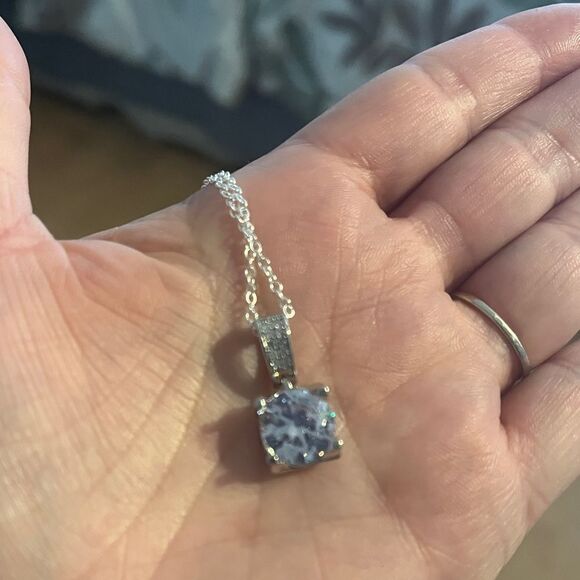 The Solitaire Stunner Pendant Necklace in 925 silver - Picture 7 of 8